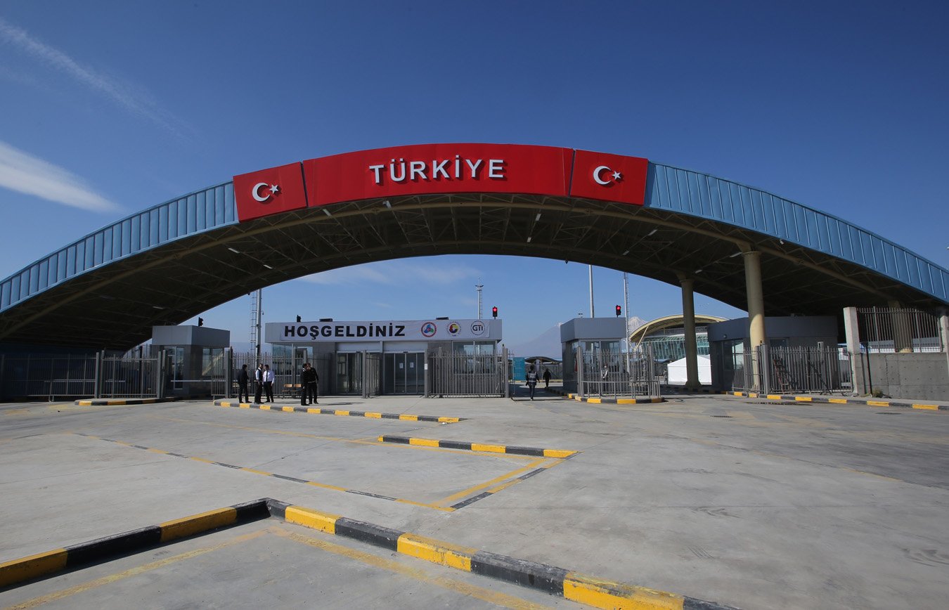 Ekvator Lojistik Azerbeycan,Kazakistan, Tiflis, Batum ,Gürcistan Avurapada  Almanya ve Fransanın  her noktasına nakliye ve taşımacılık hizmeti vermektedir.